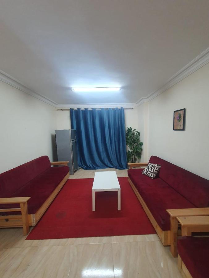 Nasr - 15minutes From Airport - Private Single With Shared Bathroom - غرفة مفردة خاصة مع حمام مشترك - Simple Privee Avec Salle De Bain Partagee - одноместный отдельный номер с общей ванной комнатой - * Le Caire