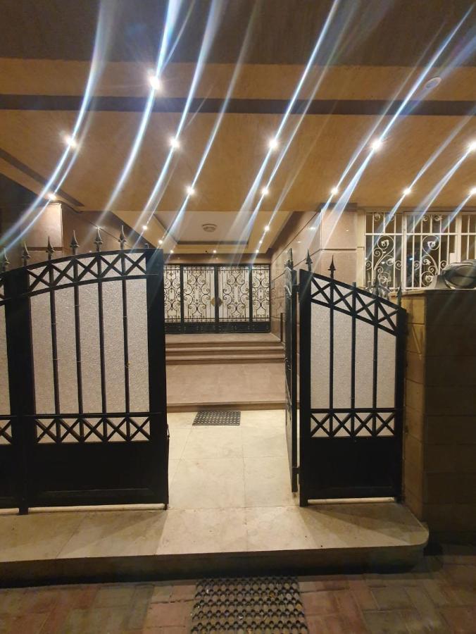 Nasr - 15minutes From Airport - Private Single With Shared Bathroom - غرفة مفردة خاصة مع حمام مشترك - Simple Privee Avec Salle De Bain Partagee - одноместный отдельный номер с общей ванной комнатой - *