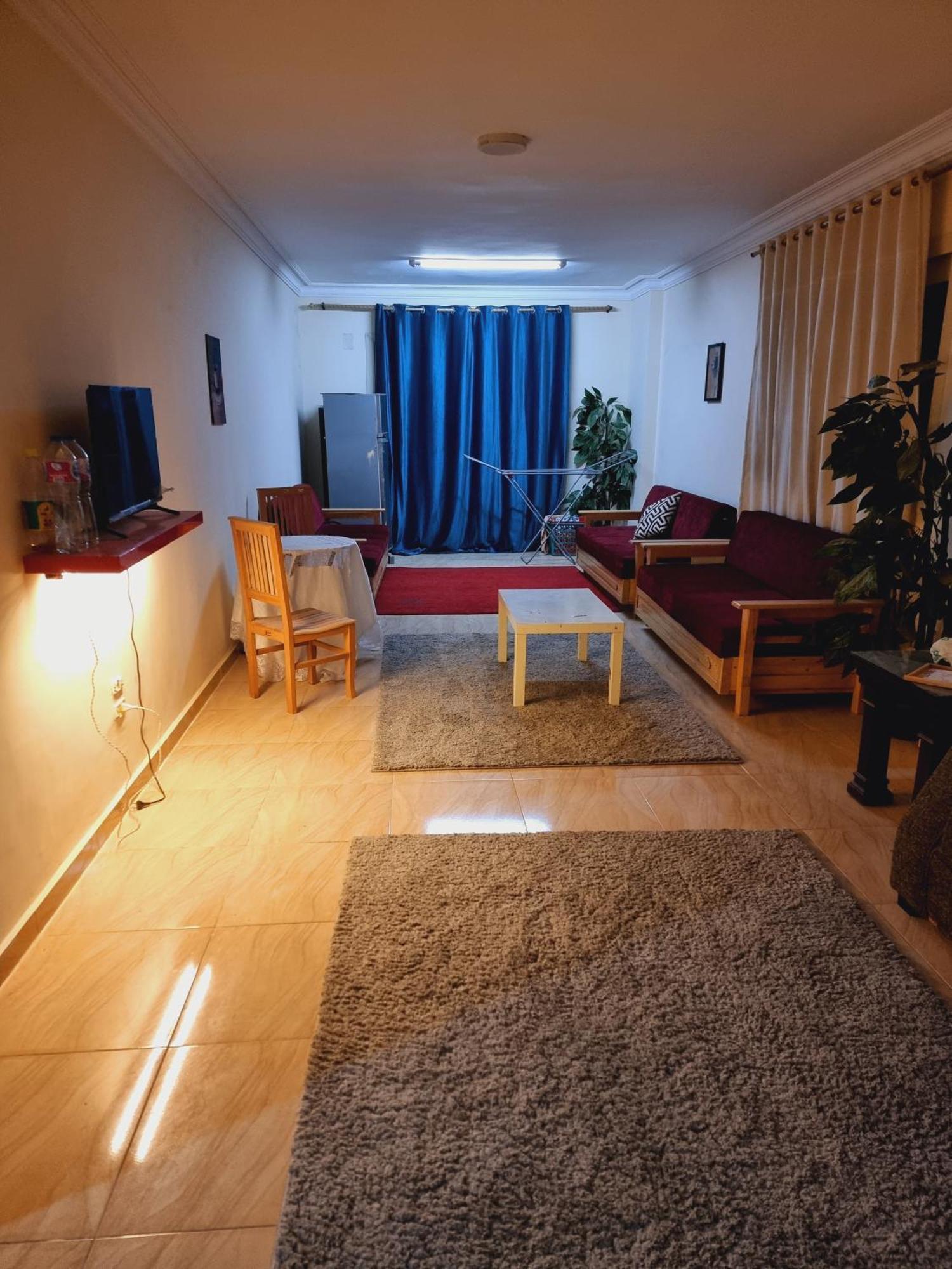 Nasr - 15minutes From Airport - Private Single With Shared Bathroom - غرفة مفردة خاصة مع حمام مشترك - Simple Privee Avec Salle De Bain Partagee - одноместный отдельный номер с общей ванной комнатой - Séjour chez l'habitant *