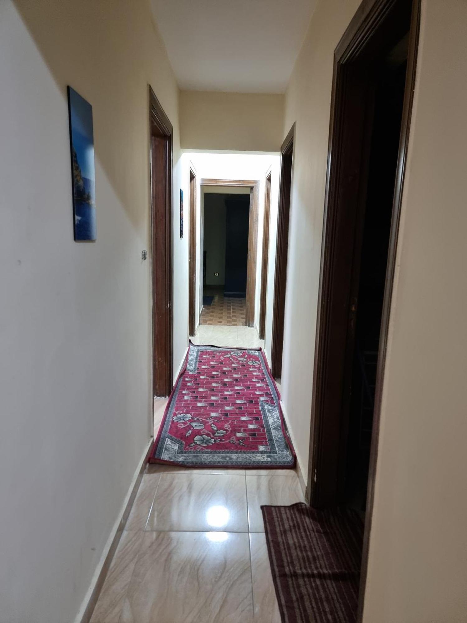 Homestay Nasr - 15minutes From Airport - Private Single With Shared Bathroom - غرفة مفردة خاصة مع حمام مشترك - Simple Privee Avec Salle De Bain Partagee - одноместный отдельный номер с общей ванной комнатой - Cairo