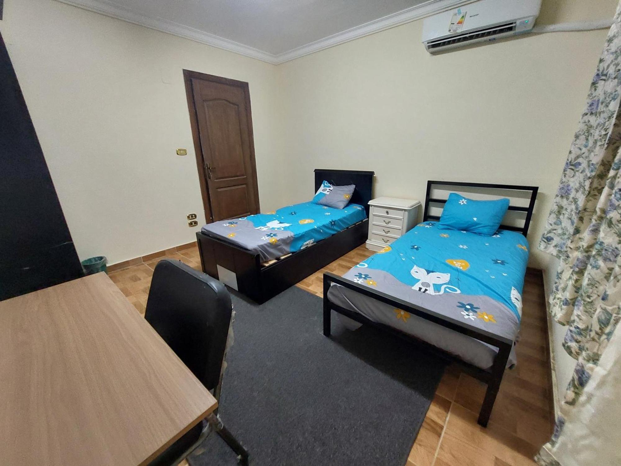 Nasr - 15minutes From Airport - Private Single With Shared Bathroom - غرفة مفردة خاصة مع حمام مشترك - Simple Privee Avec Salle De Bain Partagee - одноместный отдельный номер с общей ванной комнатой -