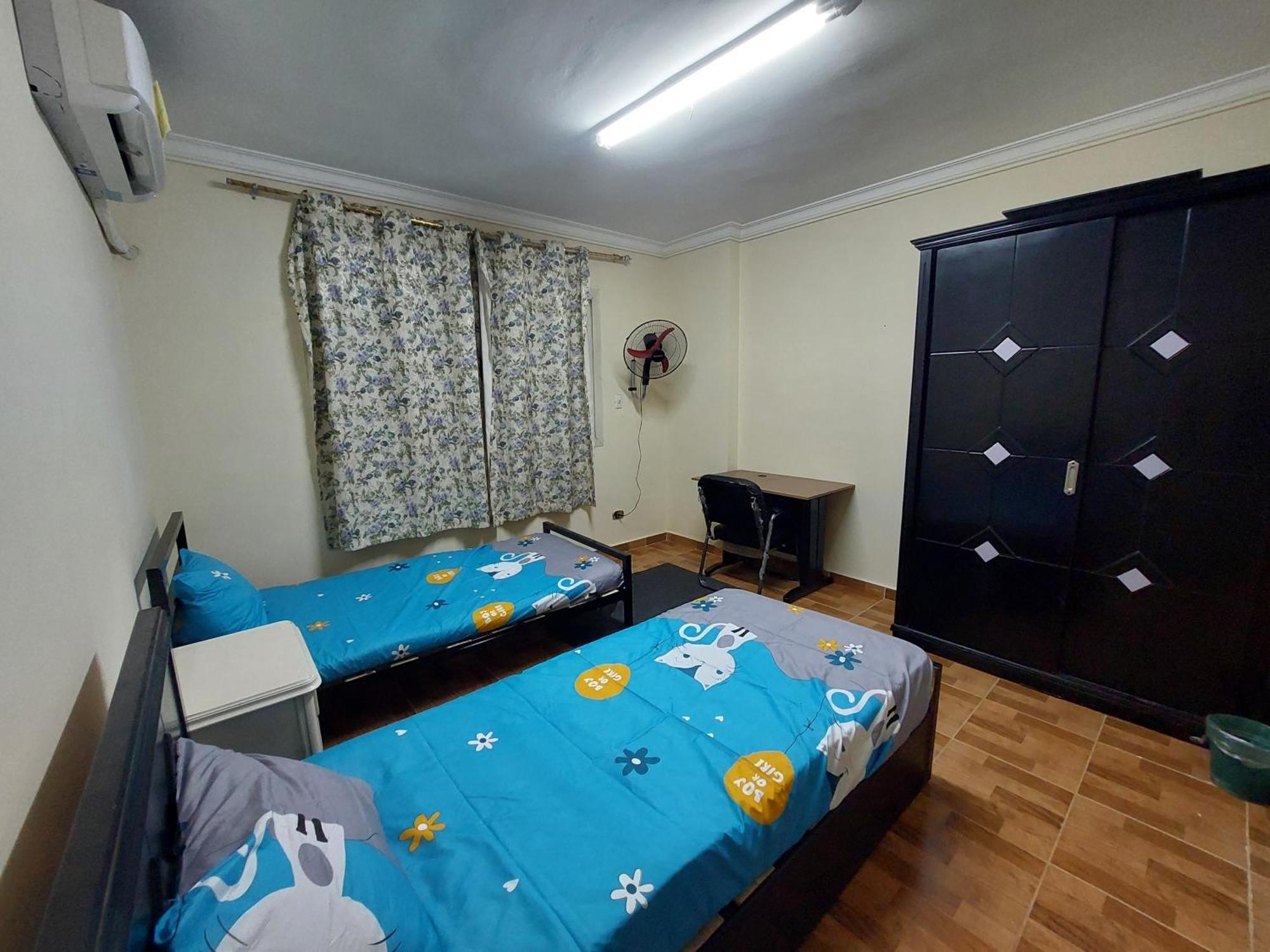 Nasr - 15minutes From Airport - Private Single With Shared Bathroom - غرفة مفردة خاصة مع حمام مشترك - Simple Privee Avec Salle De Bain Partagee - одноместный отдельный номер с общей ванной комнатой - Séjour chez l'habitant Le Caire