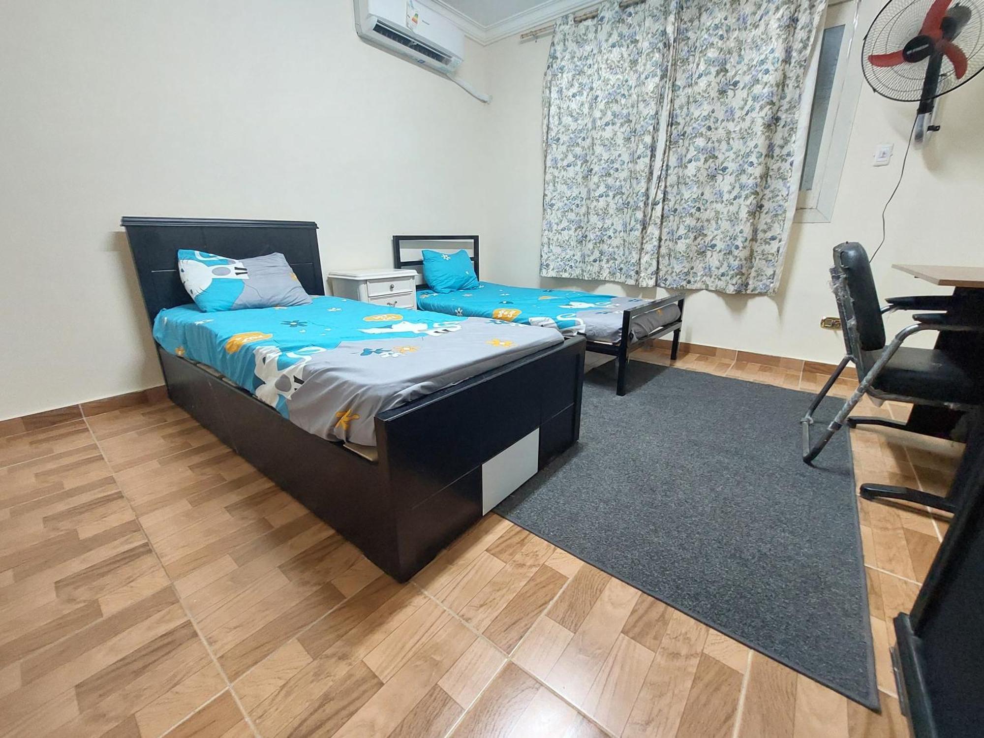 Nasr - 15minutes From Airport - Private Single With Shared Bathroom - غرفة مفردة خاصة مع حمام مشترك - Simple Privee Avec Salle De Bain Partagee - одноместный отдельный номер с общей ванной комнатой - * Cairo