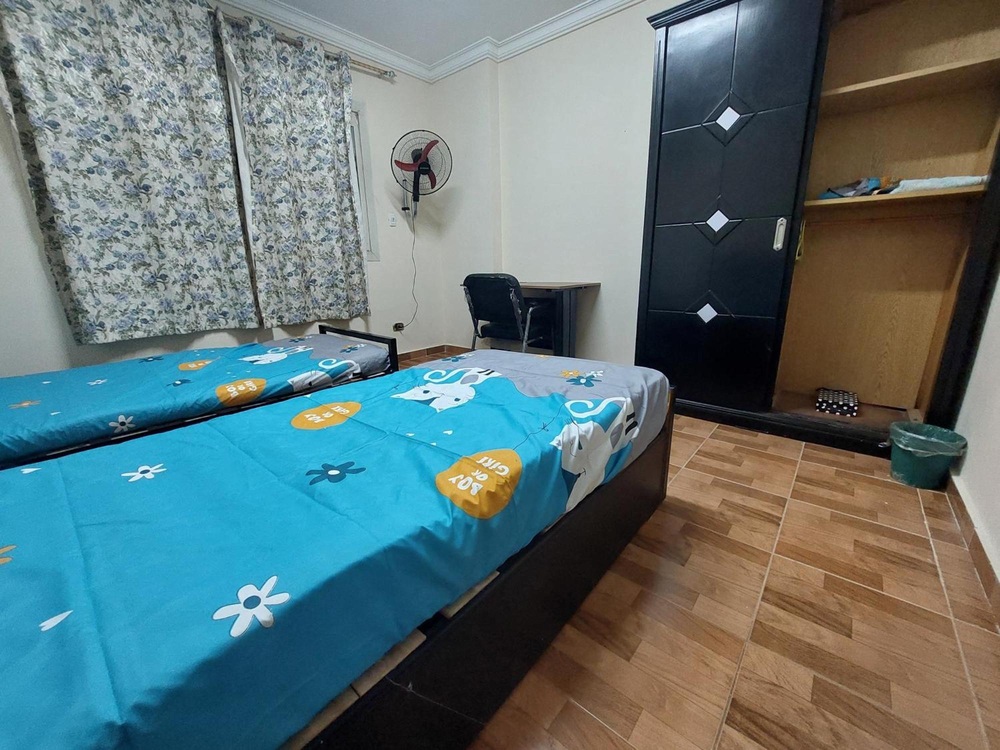Homestay Nasr - 15minutes From Airport - Private Single With Shared Bathroom - غرفة مفردة خاصة مع حمام مشترك - Simple Privee Avec Salle De Bain Partagee - одноместный отдельный номер с общей ванной комнатой - *