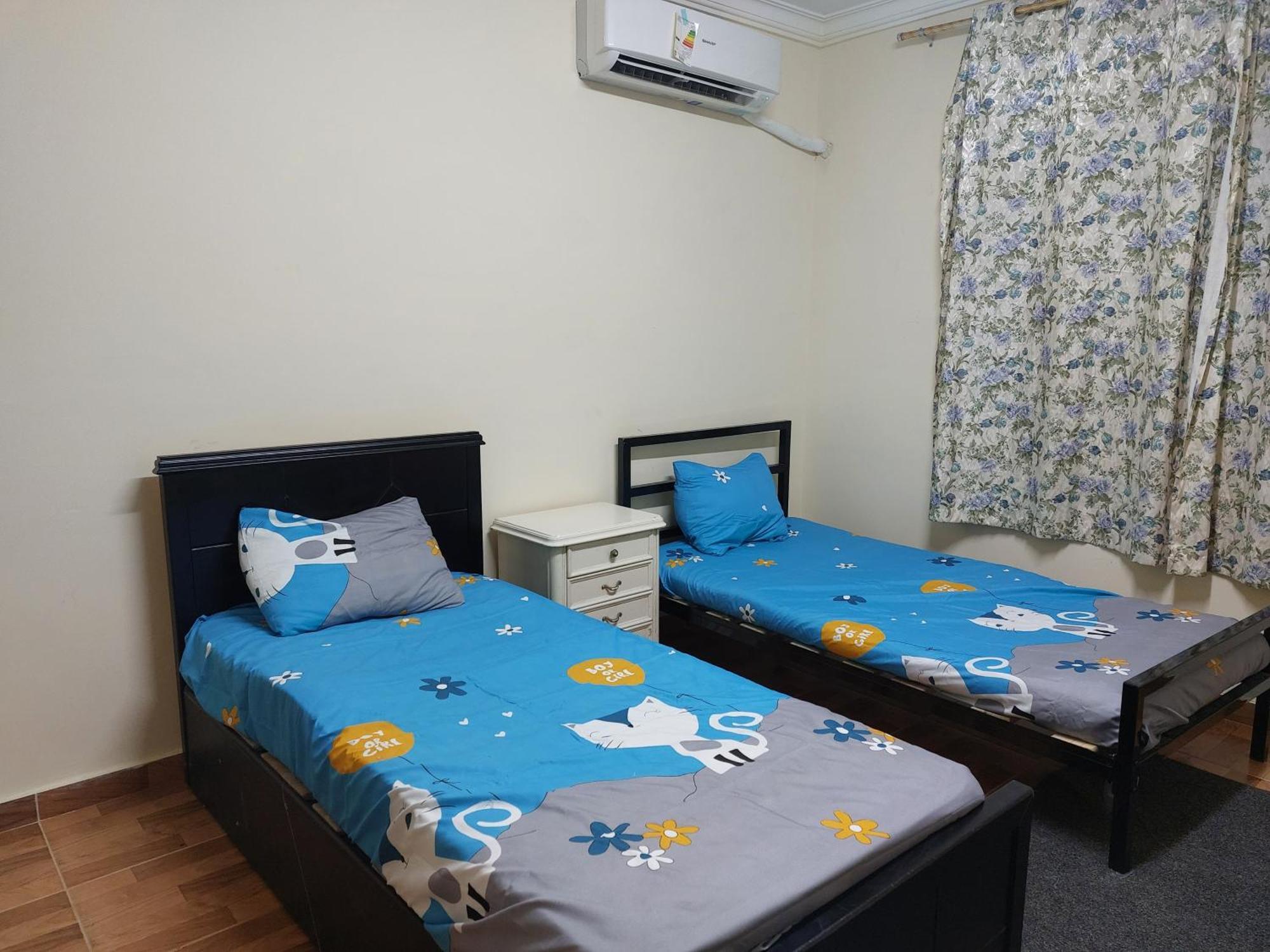 Ubytování v soukromí Nasr - 15minutes From Airport - Private Single With Shared Bathroom - غرفة مفردة خاصة مع حمام مشترك - Simple Privee Avec Salle De Bain Partagee - одноместный отдельный номер с общей ванной комнатой - *